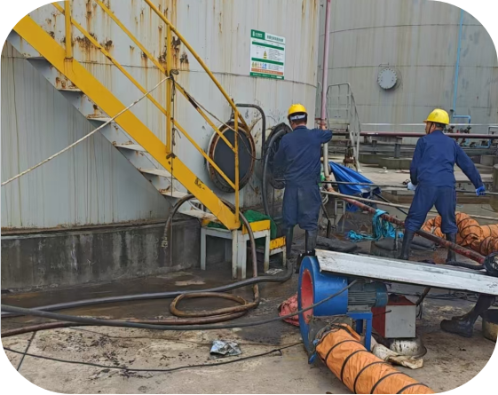 黃石某公司大型油罐油泥清理工程，助力綠色能源發(fā)展